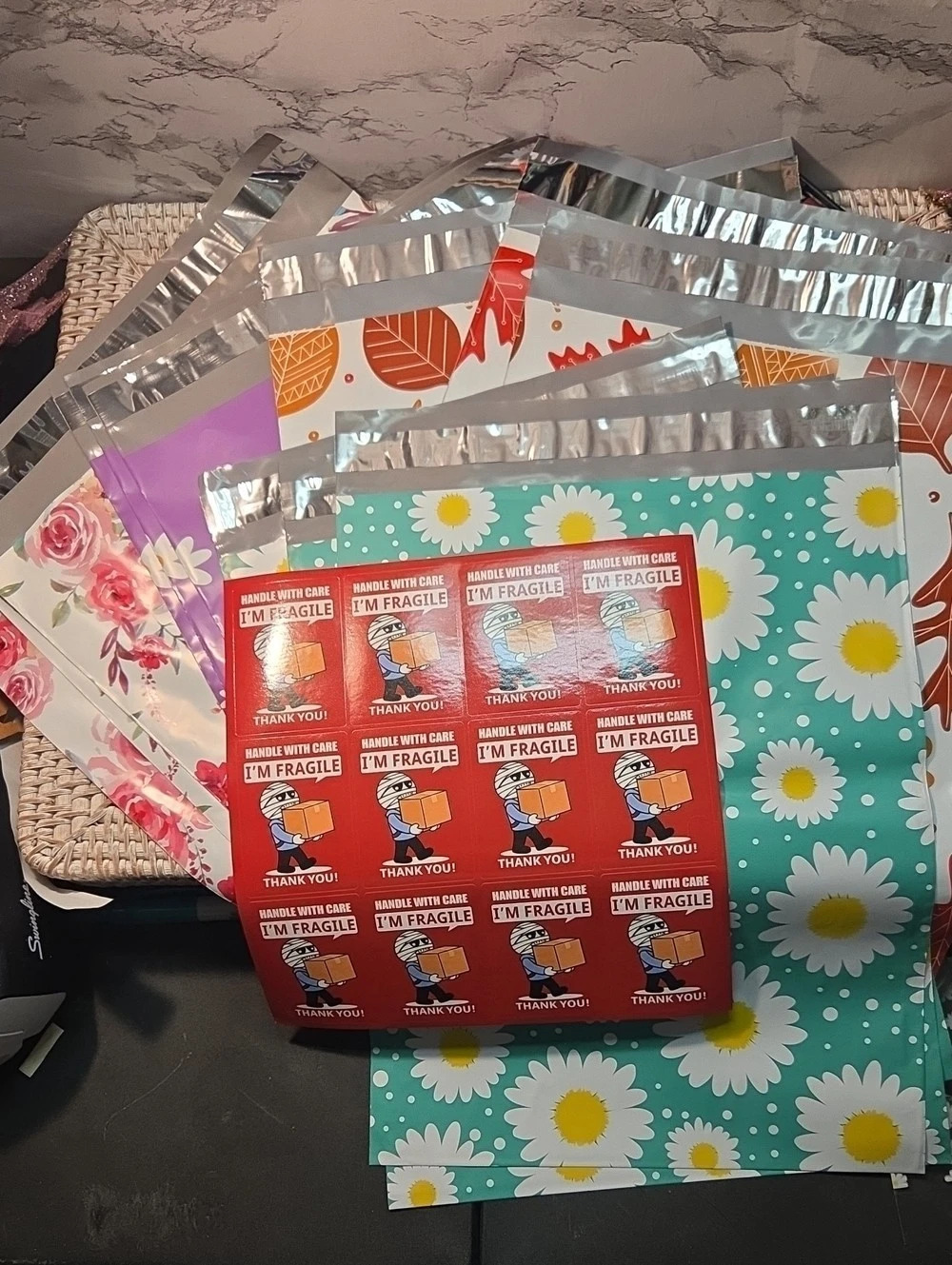 12 Assorted Decorative 10x 13 Bags Floral , Daisy , Leaves, Roses,12 Fragile